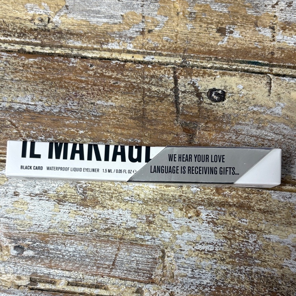 IL MAKIAGE Waterproof Liquid Eyeliner - Black and White Packaging
